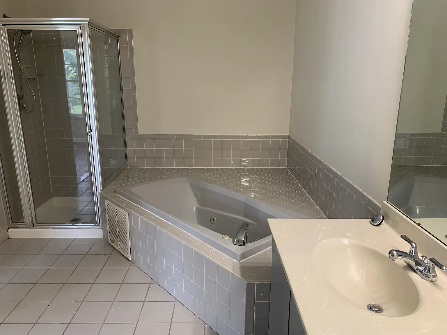 3 bed, 1742 sqft, $3,700 — Photo 4