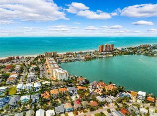 17708 1st St E, Redington Shores, FL 33708