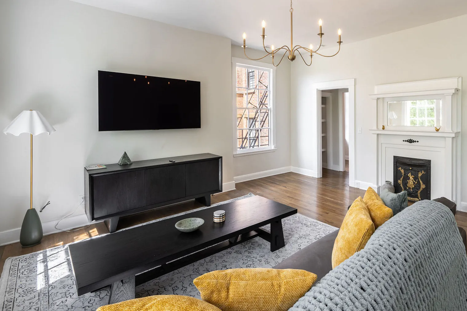 2 bed, 2.0 bath, 1313 sqft, $4,188 — Photo 4