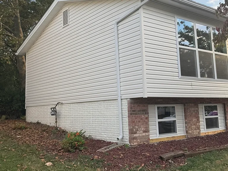 304 Rebecca Dr — Photo 3