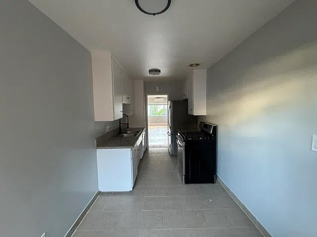 2 bed, 1.5 bath, 950 sqft, $2,595 — Photo 2
