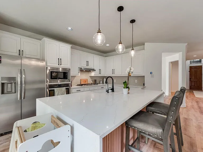 4104 Tiffany Dr — Photo 3