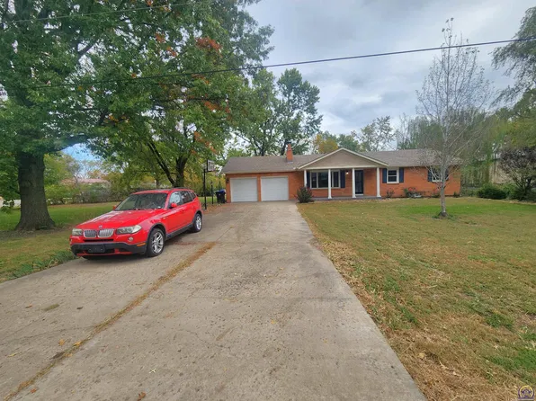 3720 SE Howard Dr, Topeka, KS 66605