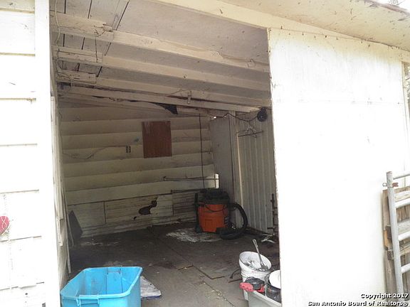 3rd image of 2547 N Interstate Highway 35