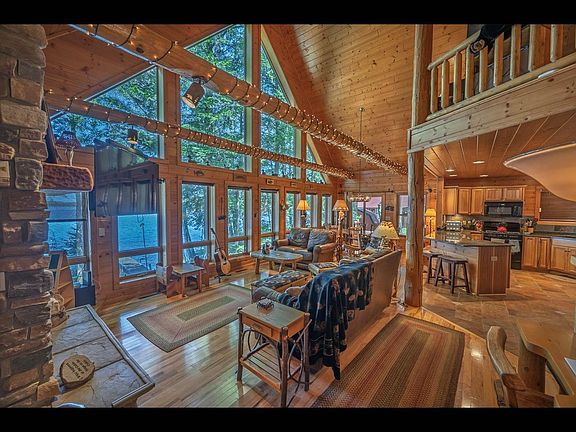 2nd image of 13734 Chrissie Ln