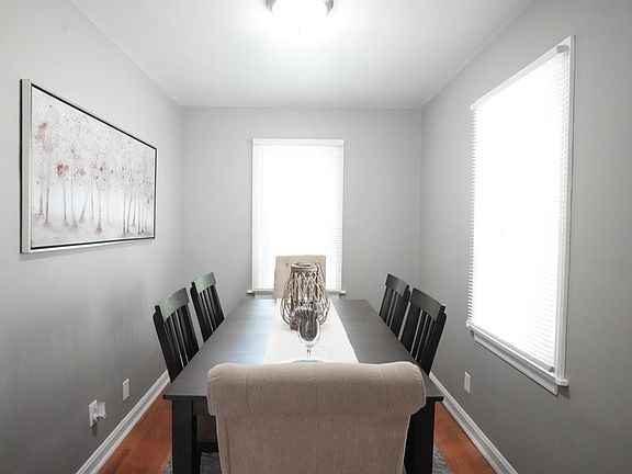 3rd image of 717 Robert Ave
