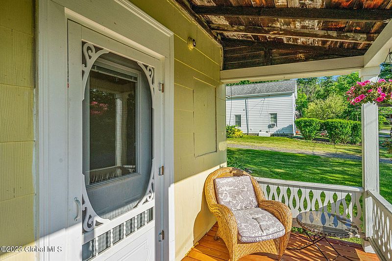 5th image of 207 Maple Avenue