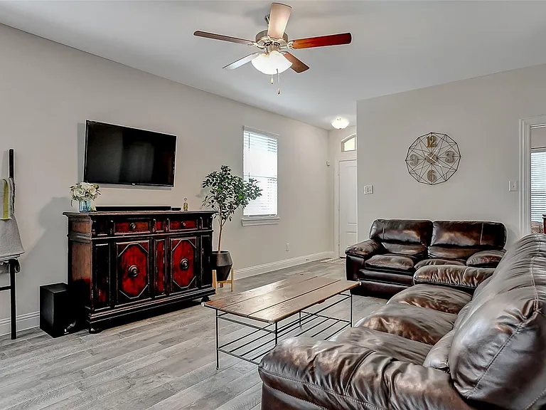 7205 Windy Meadow Dr — Photo 8