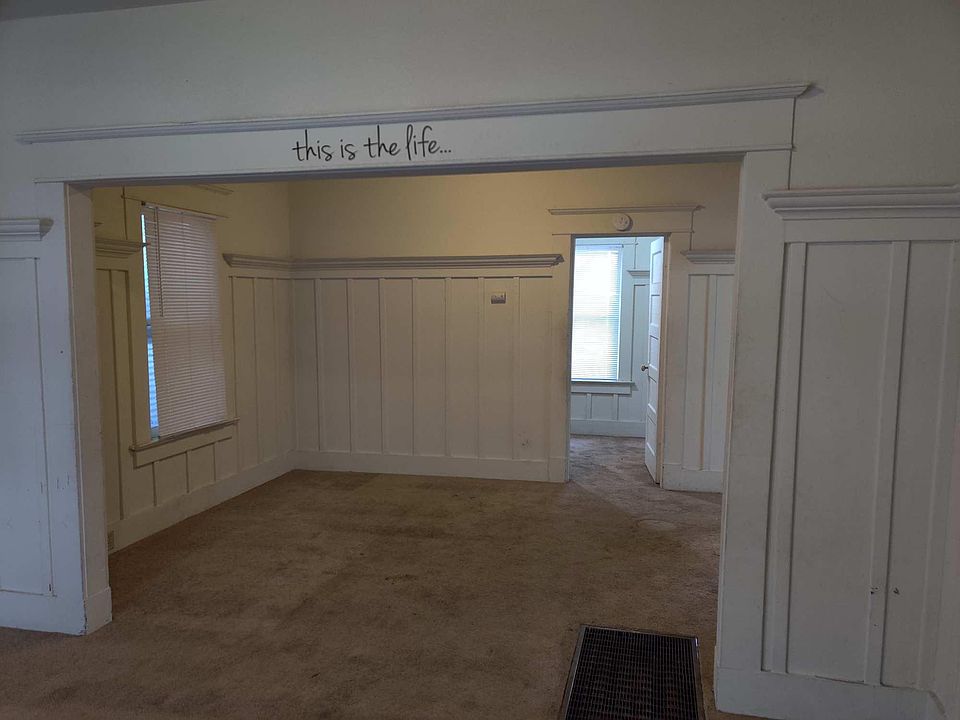 2nd image of 219 E Saint James St