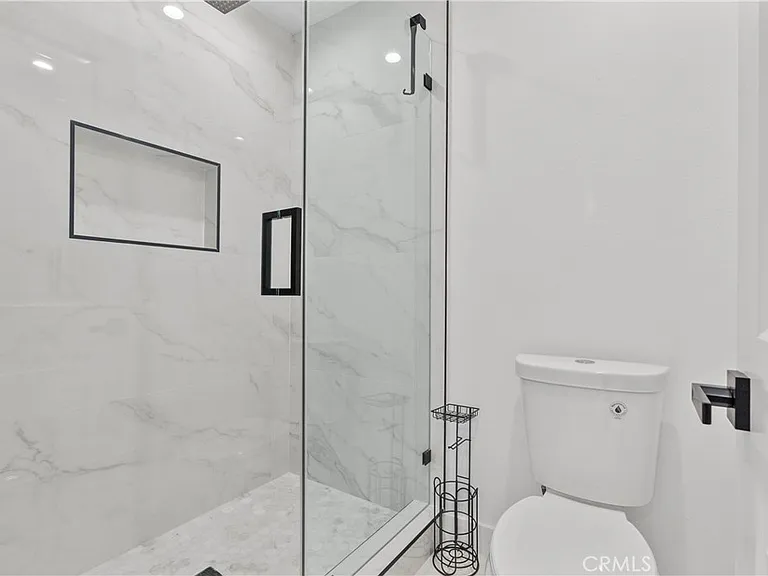 18417 Collins St #D — Photo 37