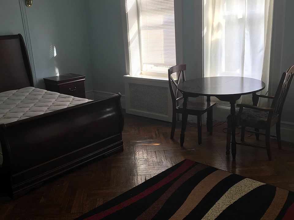 2nd image of 889 Park Pl #4