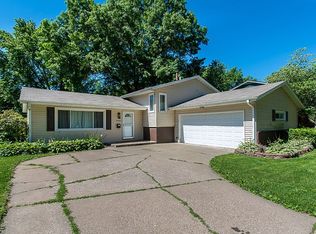 2703 E Geo Washington Bd, Davenport, IA 52803