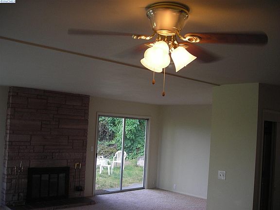 3rd image of 1835 NE Upper Dr #1837