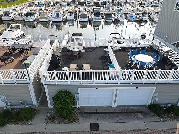 2nd image of 8 Harbor Isle Dr