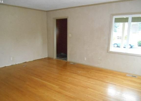 3rd image of 702 N 16th Ave