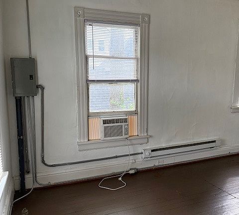 3rd image of 326 Woodland Ave APT 3