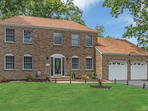 42 Herman Dr, Spotswood, NJ 08884