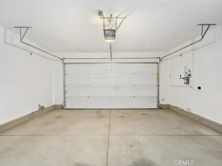 2575 E Embry Ln — Photo 17