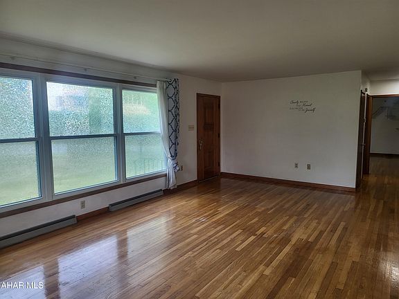 5th image of 168 Indiana Dr