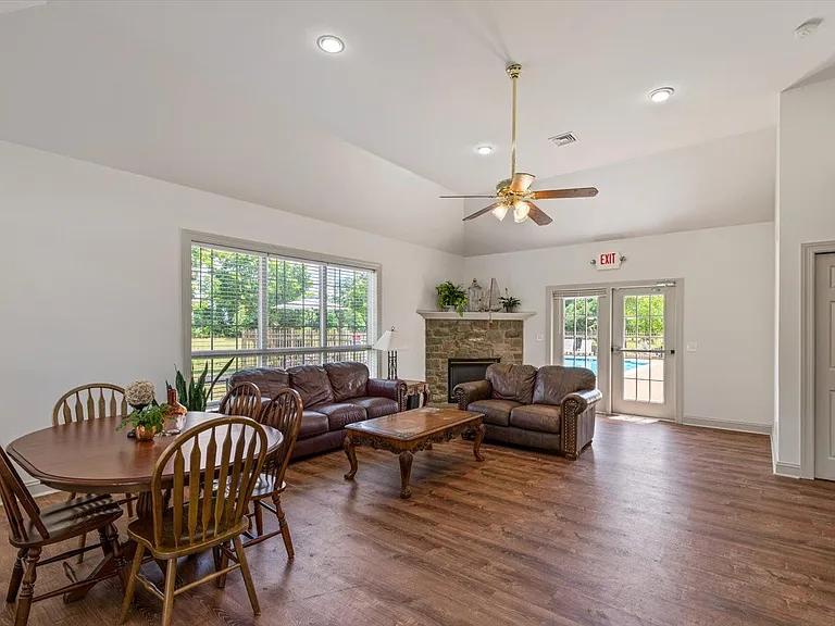 1835 Bradfield Dr — Photo 12