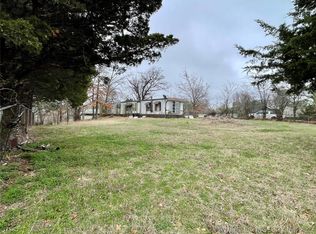 1719 Cooley Dr, Sulphur, OK 73086