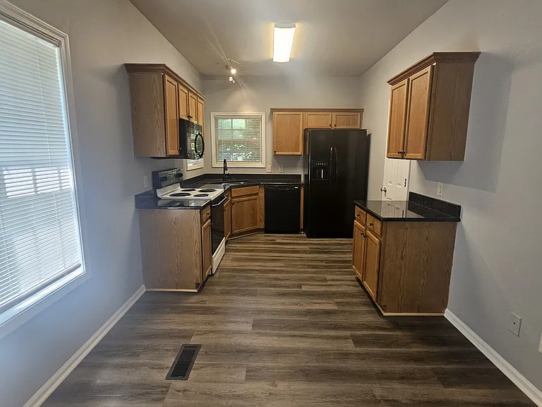3480 Continental Dr — Photo 2