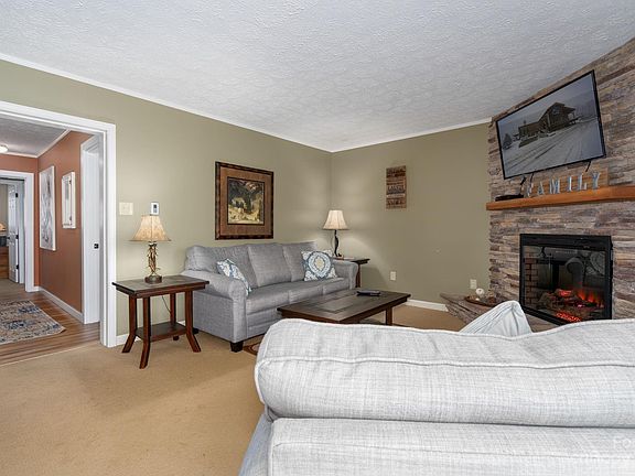 5th image of 104 Sugar Ski Dr #425