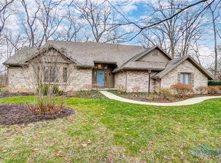 26040 Willowbend Rd, Perrysburg, OH 43551
