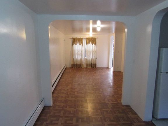 5th image of 4124 Murdock Ave