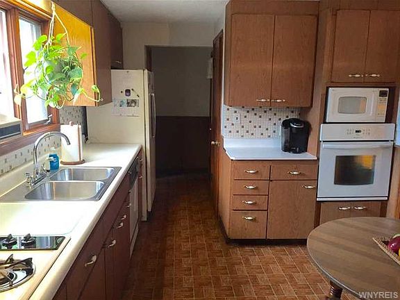 5th image of 8390 Vernon Cir