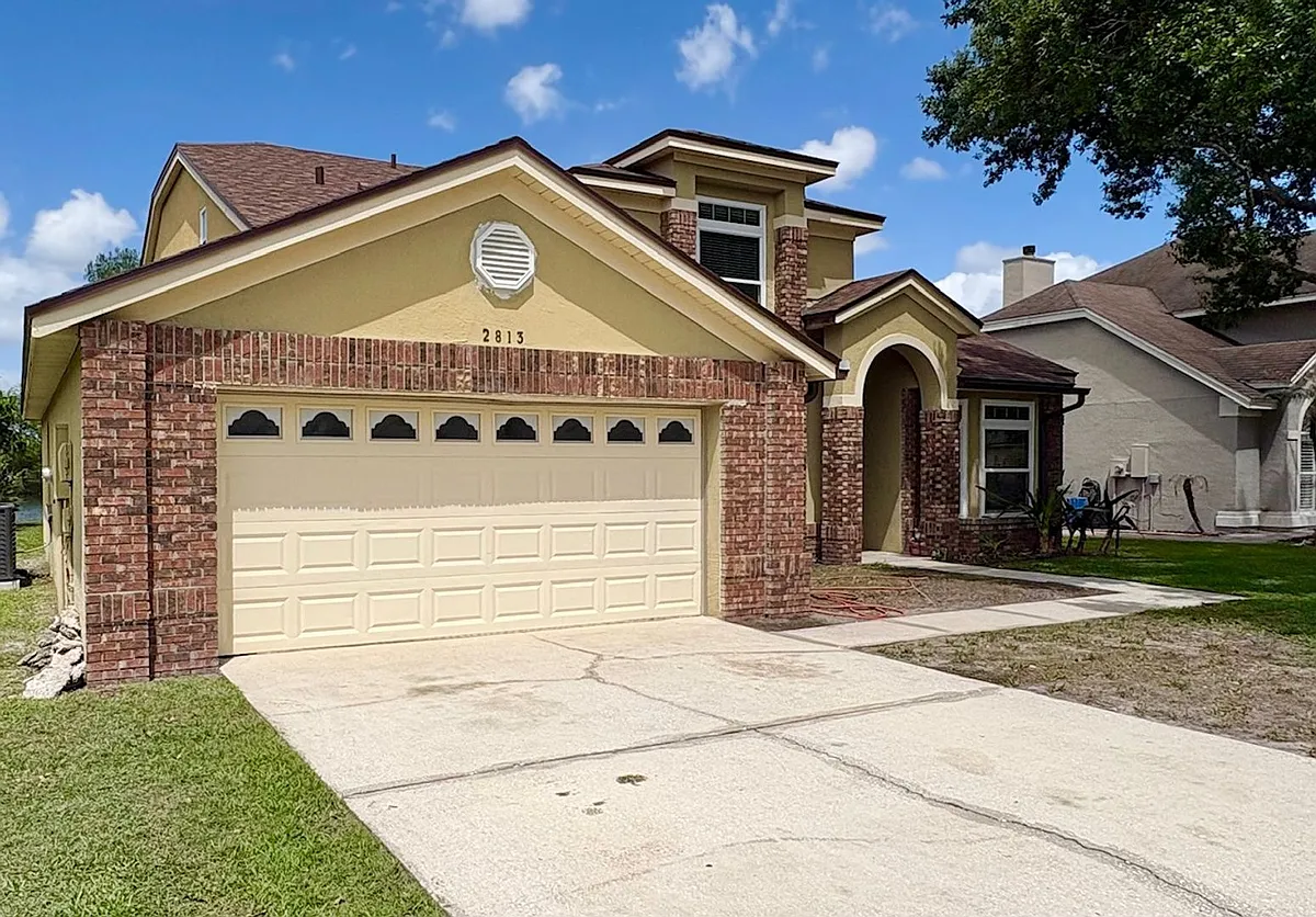 Building Photo - 2813 Rolling Broak Dr