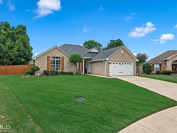 2nd image of 306 Avondale Cir