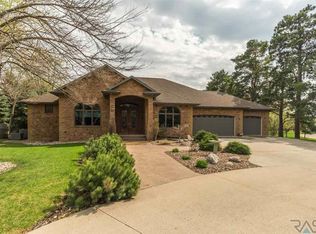 5017 S Old Yankton Pl, Sioux Falls, SD 57108
