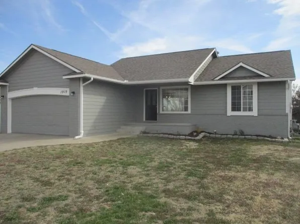 1919 Ehlers Ct, Junction City, KS 66441
