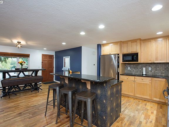 4th image of 11927 SW Burlcrest Dr