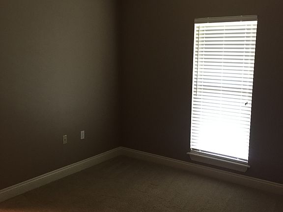 5th image of 103 N Louise St