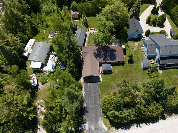 4th image of 326 Lindsay St