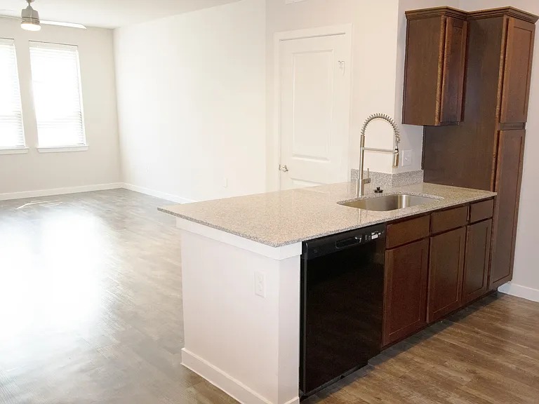 Lofts at Ventura — Photo 2