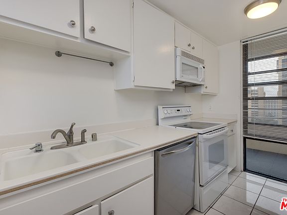 4th image of 4316 Marina City Dr