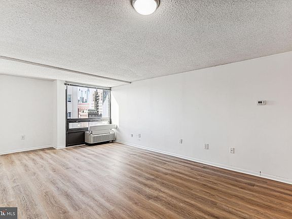 5th image of 241 S 6th St APT 1306C