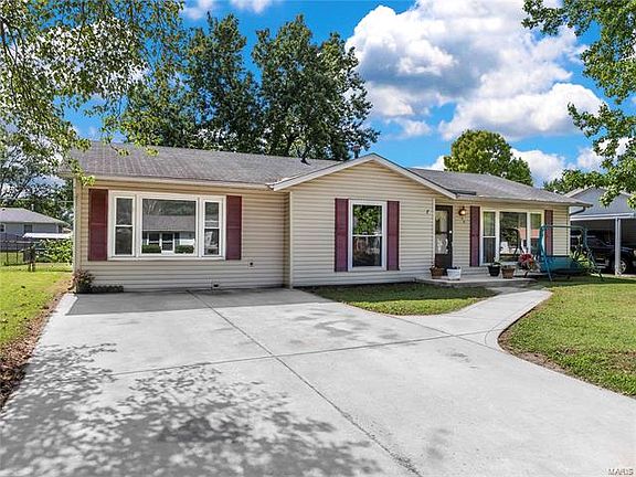 3rd image of 20 Iris Ave