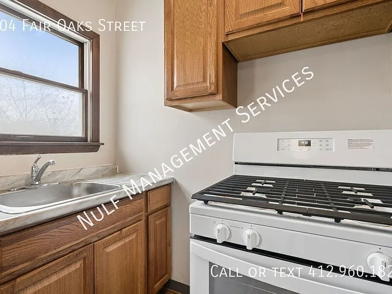 504 Fair Oaks St — Photo 2