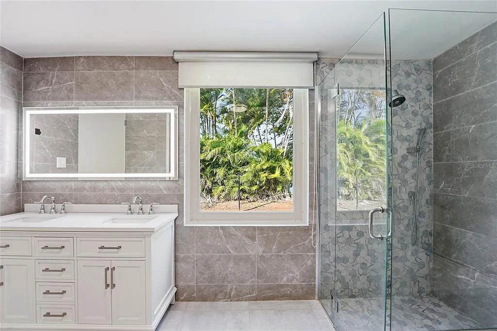 4 bed, 3.5 bath, 2800 sqft, $10,000 — Photo 4