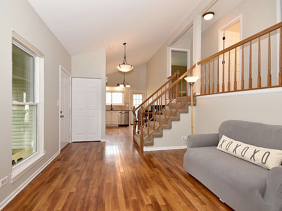 5th image of 682 Aspen Dr