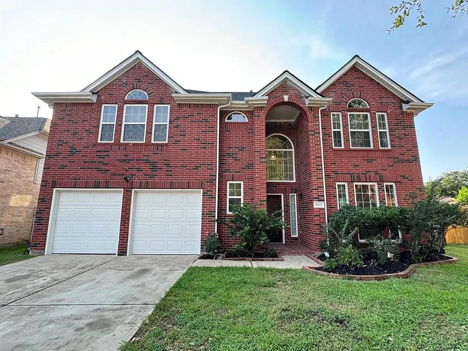 5015 Cottonglen Ct