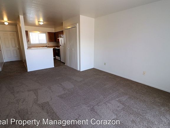 3rd image of 165 Esmeralda Dr #B