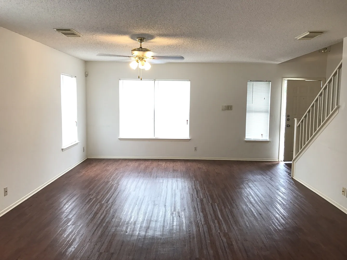 Welcome home to 8115 Grimchester! — Photo 4