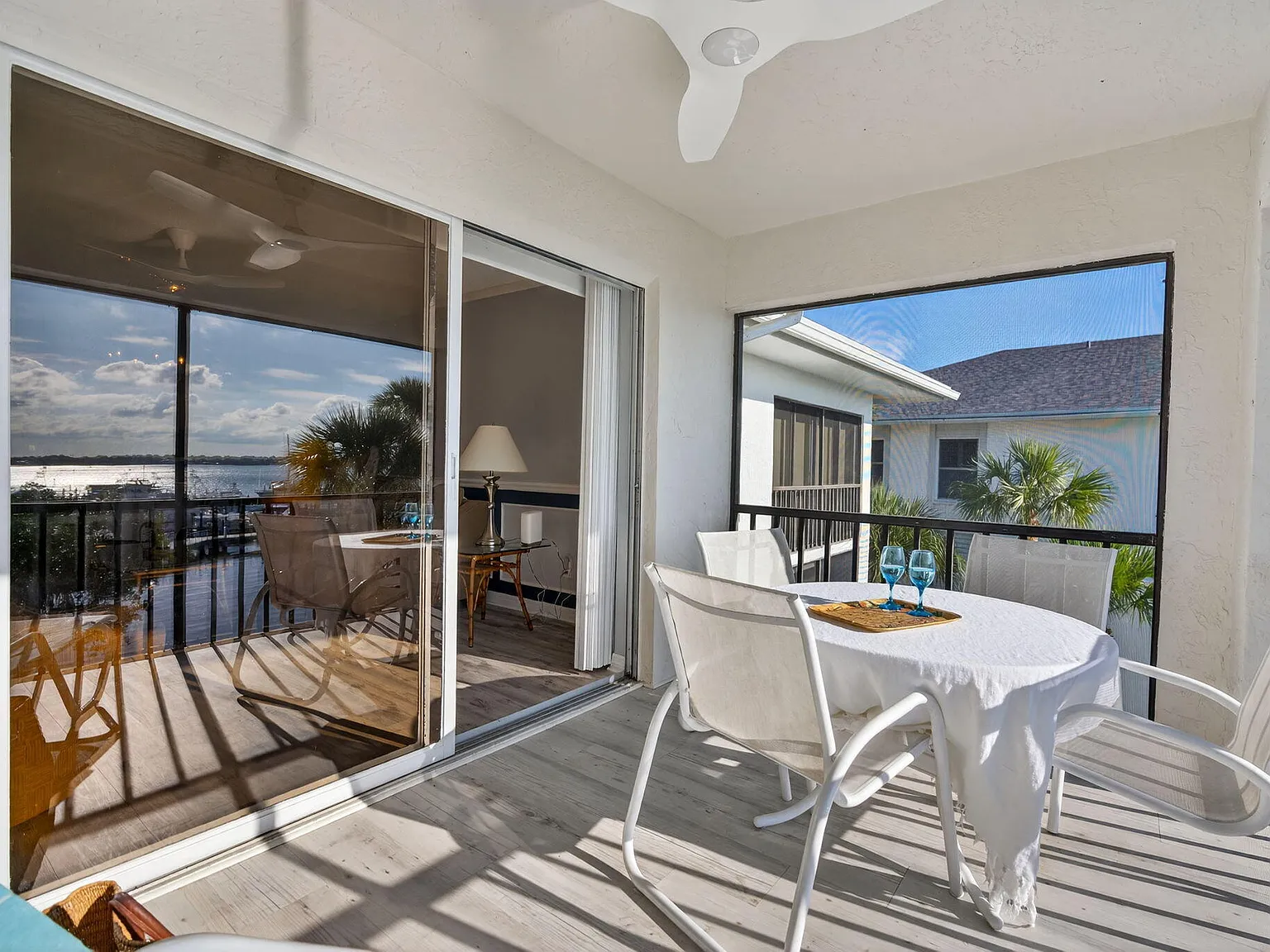 2 bed, 2.0 bath, 970 sqft, $5,500 — Photo 4
