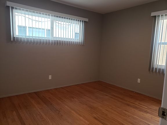 3rd image of 4471 Illinois St
