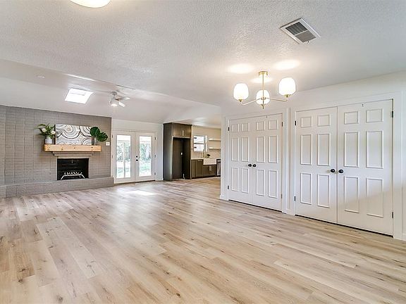 3rd image of 4821 Blaney Ave
